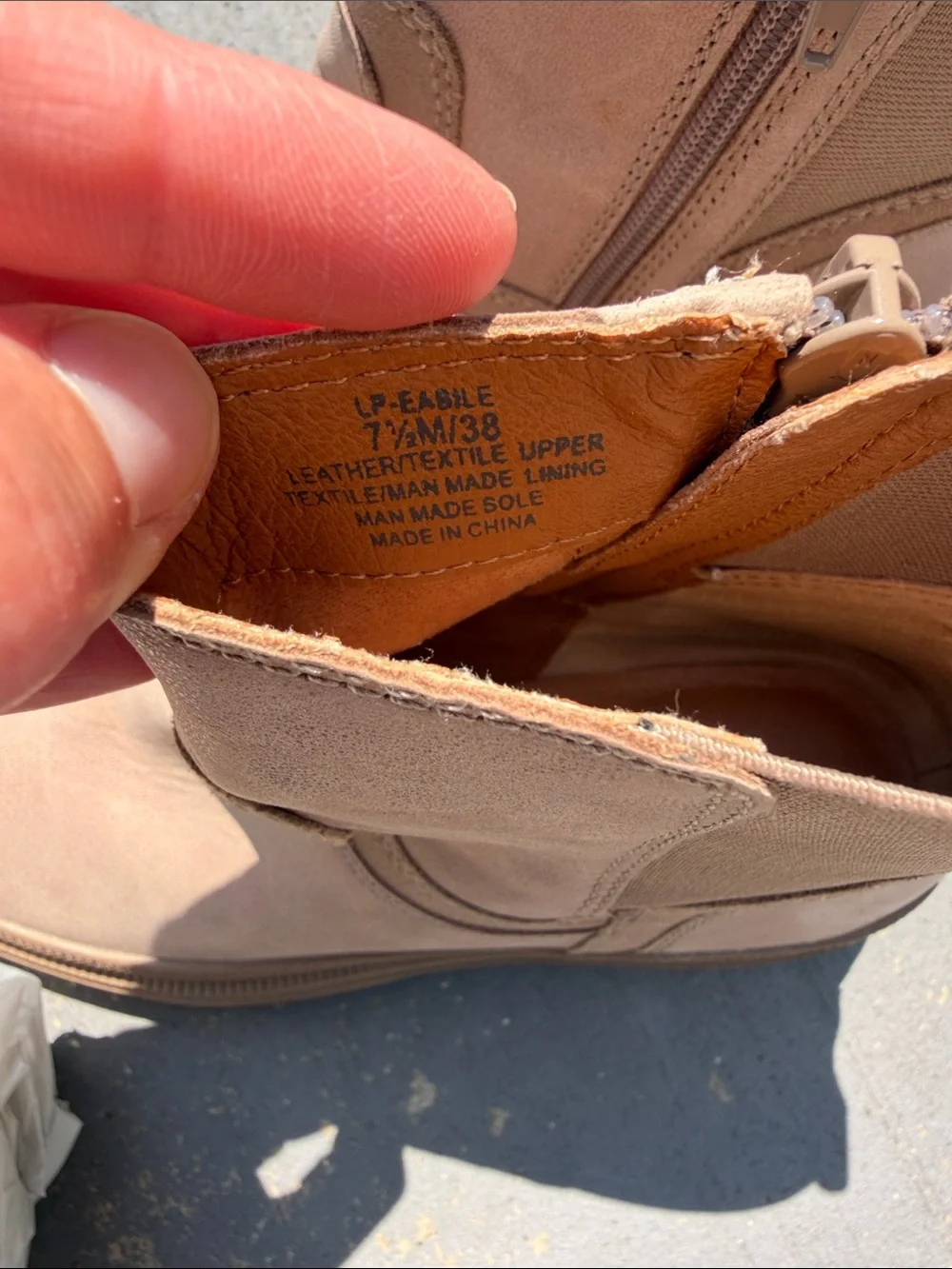 Lucky Brand EUC Women's Eabile Tan Chelsea Lug Sole Ankle Boots 7 1/2
